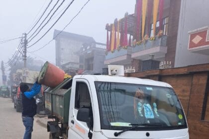 ग्रेटर नोएडा: बादलपुर गांव बनेगा यूपी का पहला 'जीरो वेस्ट' गांव, GNIDA ने शुरू किया डोर-टू-डोर कचरा संग्रहण अभियान