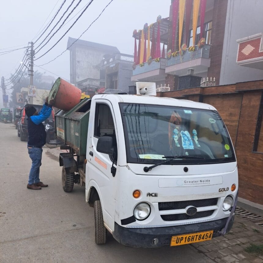 ग्रेटर नोएडा: बादलपुर गांव बनेगा यूपी का पहला 'जीरो वेस्ट' गांव, GNIDA ने शुरू किया डोर-टू-डोर कचरा संग्रहण अभियान