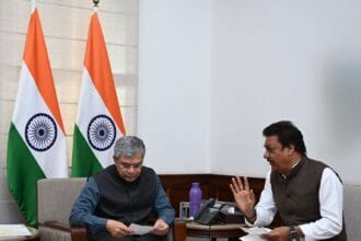 सांसद सुरेंद्र सिंह नागर ने रेल मंत्री से की 3 बड़ी मांग; चोला-बुलंदशहर रेल लाइन और मारीपत ओवरब्रिज पर चर्चा।