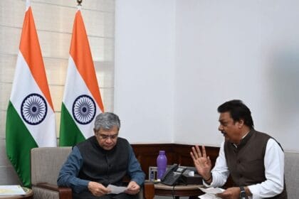 सांसद सुरेंद्र सिंह नागर ने रेल मंत्री से की 3 बड़ी मांग; चोला-बुलंदशहर रेल लाइन और मारीपत ओवरब्रिज पर चर्चा।