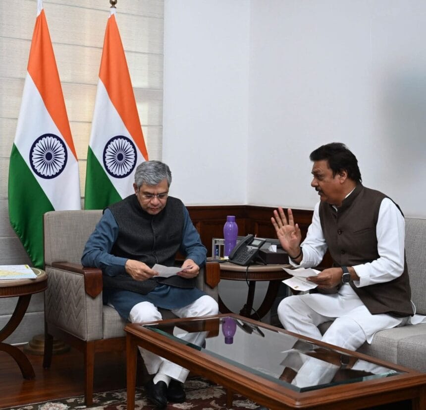 सांसद सुरेंद्र सिंह नागर ने रेल मंत्री से की 3 बड़ी मांग; चोला-बुलंदशहर रेल लाइन और मारीपत ओवरब्रिज पर चर्चा।