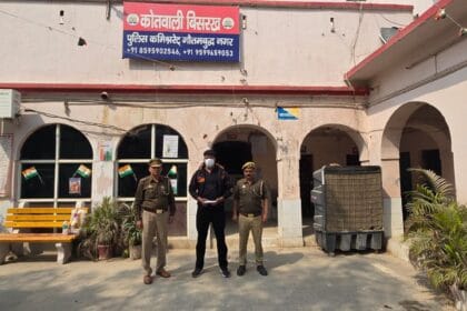 नोएडा पुलिस का 'हर्ष फायरिंग' पर कड़ा प्रहार: सगाई में युवक को गोली मारने वाला दुर्वेश बैसोया चढ़ा पुलिस के हत्थे, पिस्टल बरामद