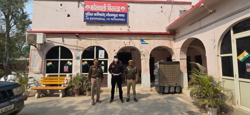 नोएडा पुलिस का 'हर्ष फायरिंग' पर कड़ा प्रहार: सगाई में युवक को गोली मारने वाला दुर्वेश बैसोया चढ़ा पुलिस के हत्थे, पिस्टल बरामद