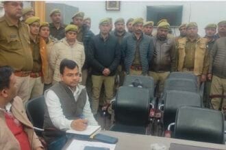 गौतमबुद्धनगर: अब शराब की दुकानों पर प्रिंट रेट डिस्प्ले करना अनिवार्य, ओवररेटिंग पर आबकारी विभाग का 'जीरो टॉलरेंस'