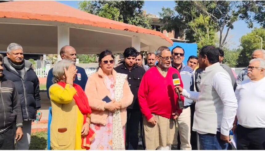 ग्रेटर नोएडा: सिग्मा-2 में RWA को खिलाफ फूटा निवासियों का गुस्सा , सदस्यता शुल्क और सार्वजनिक सड़क बंद करने के गंभीर आरोप