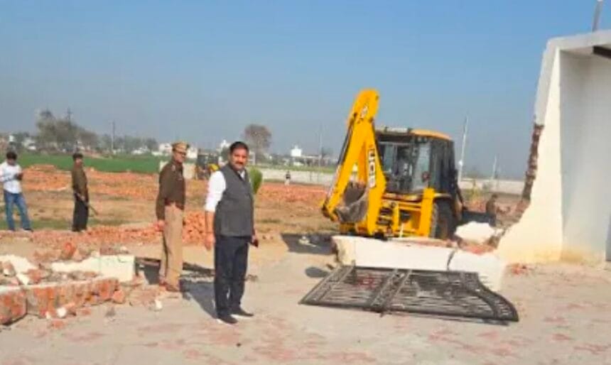 ग्रेटर नोएडा: बिलासपुर में प्राधिकरण का बुलडोजर: 37.5 करोड़ की 18770 वर्ग मीटर सरकारी जमीन कराई गई मुक्त