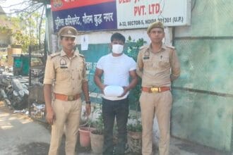 नोएडा: थाना फेस-1 पुलिस ने 1.25 किलो अवैध गांजा के साथ अभियुक्त को किया गिरफ्तार