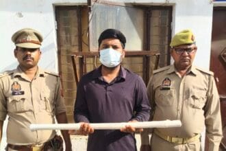 दनकौर: भाई के साथ मारपीट करने वाला वांछित आरोपी गिरफ्तार, पुलिस ने झाड़ियों से बरामद किया हमले में प्रयुक्त डंडा