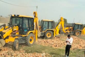 ग्रेटर नोएडा के धूम मानिकपुर आमका और बिसरख में अवैध निर्माण पर गरजा प्राधिकरण का बुल्डोजर, 30 करोड़ की 15 हजार वर्ग मीटर जमीन कराई मुक्त