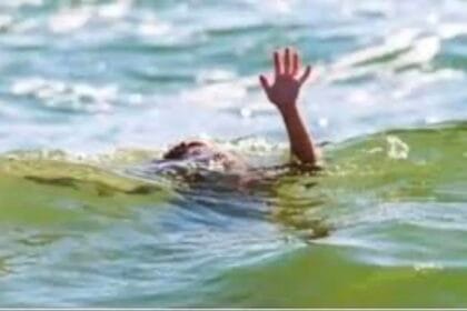 Greater Noida : बादलपुर कोतवाली क्षेत्र की कॉलोनी में भरे गंदे पानी के गड्ढे में डूबने से 5 वर्षीय मासूम की मौत, नर्सरी का छात्र था देव