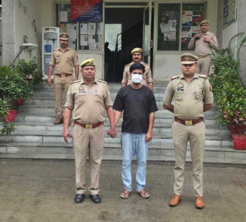 नोएडा लव जिहाद: पहचान छिपाकर युवती को फंसाने वाला मोहम्मद रमीज गिरफ्तार, धर्म परिवर्तन और ब्लैकमेलिंग का आरोप