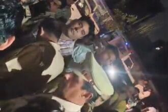 Greater Noida: छपरौला पेपर मिल में बॉयलर से झुलसे कर्मचारी की दिल्ली में मौत, परिजनों ने शव रखकर किया हंगामा