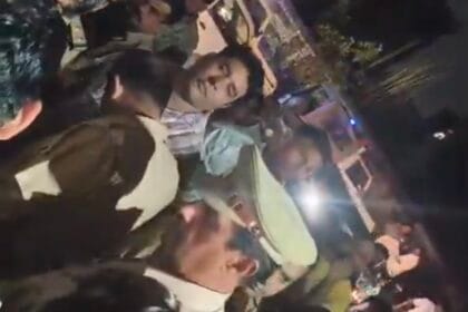 Greater Noida: छपरौला पेपर मिल में बॉयलर से झुलसे कर्मचारी की दिल्ली में मौत, परिजनों ने शव रखकर किया हंगामा