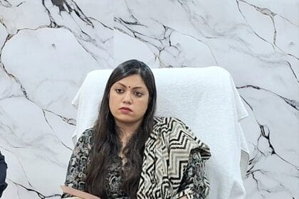 Greater Noida: दादरी CHC और नोएडा जिला अस्पताल में फर्जी मेडिकल रिपोर्ट बनाने वाले गिरोह का भंडाफोड़! ₹71,000 की रिश्वत लेते हुए वीडियो हुआ वायरल।