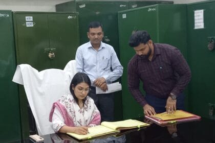 Hapur: IAS कविता मीना ने संभाली जिलाधिकारी की कुर्सी; नई चुनौतियों और विकास कार्यों पर रहेंगी नजर