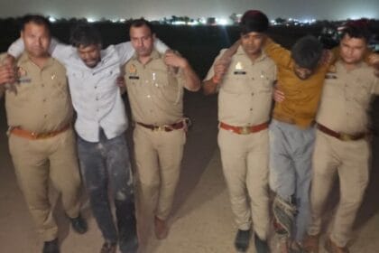 गाजियाबाद वेव सिटी में पुलिस मुठभेड़: महिला से कुंडल छीनने वाले दो बदमाश गिरफ्तार; दीपक नागर और सचिन नागर पैर में लगी गोली, बाइक और तमंचा बरामद