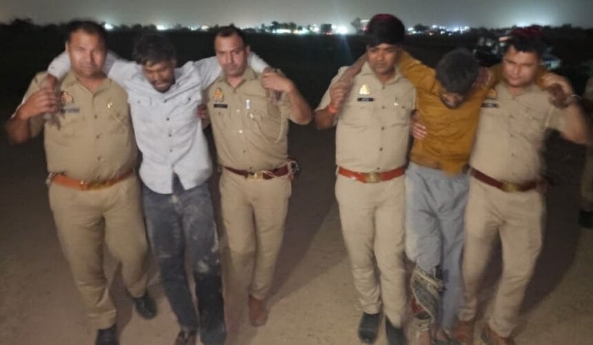 गाजियाबाद वेव सिटी में पुलिस मुठभेड़: महिला से कुंडल छीनने वाले दो बदमाश गिरफ्तार; दीपक नागर और सचिन नागर पैर में लगी गोली, बाइक और तमंचा बरामद