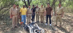 Greater Noida: सूरजपुर पुलिस मुठभेड़ में दो शातिर चोरों के पैर में लगी गोली; गिरोह के 4 सदस्य गिरफ्तार, ड्रिल मशीन से फोड़ते थे घरों के ताले ,तिलपता और देवला की चोरियां खुलीं।