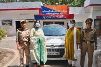 नोएडा के मॉल ऑफ इंडिया में 20 लाख की जूलरी चोरी का खुलासा; दिल्ली से आई दो शातिर महिलाएं गिरफ्तार, कार बरामद