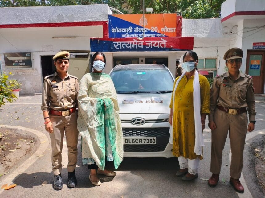 नोएडा के मॉल ऑफ इंडिया में 20 लाख की जूलरी चोरी का खुलासा; दिल्ली से आई दो शातिर महिलाएं गिरफ्तार, कार बरामद