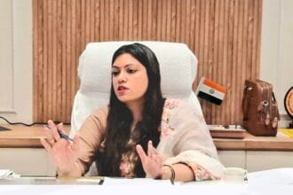 नोएडा इंटरनेशनल एयरपोर्ट: विस्तारीकरण से प्रभावित 14 गांवों के किसानों को मिलेगा मुआवजा; 03 अप्रैल से लगेंगे विशेष कैंप, डीएम मेधा रूपम ने कसी कमर