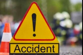 दादरी सड़क हादसा: आकिलपुर गांव निवासी युवक की मौत, पलटी ट्रॉली देखने रुके थे, तेज रफ्तार कार बनी काल