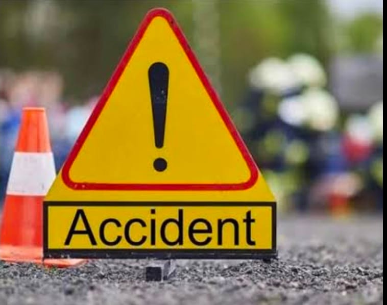 दादरी सड़क हादसा: आकिलपुर गांव निवासी युवक की मौत, पलटी ट्रॉली देखने रुके थे, तेज रफ्तार कार बनी काल