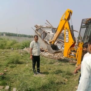 ग्रेटर नोएडा प्राधिकरण का बुल्डोजर एक्शन: ननवा का राजपुर में ₹40 करोड़ की सरकारी जमीन अतिक्रमण मुक्त; अवैध प्लॉटिंग ध्वस्त