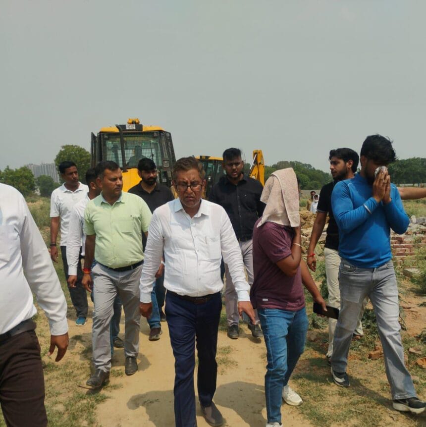 Greater Noida: भनौता में गरजा प्राधिकरण का बुल्डोजर, ₹80 करोड़ की 40 हजार वर्ग मीटर जमीन कब्जा मुक्त; भू-माफियाओं में हड़कंप