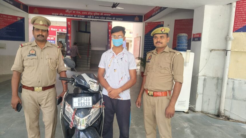 Noida News: राह चलती महिलाओं पर कैंची से हमला करने वाला 'सिरफिरा' गिरफ्तार, कॉर्पोरेट कंपनी में काम करता है आरोपी