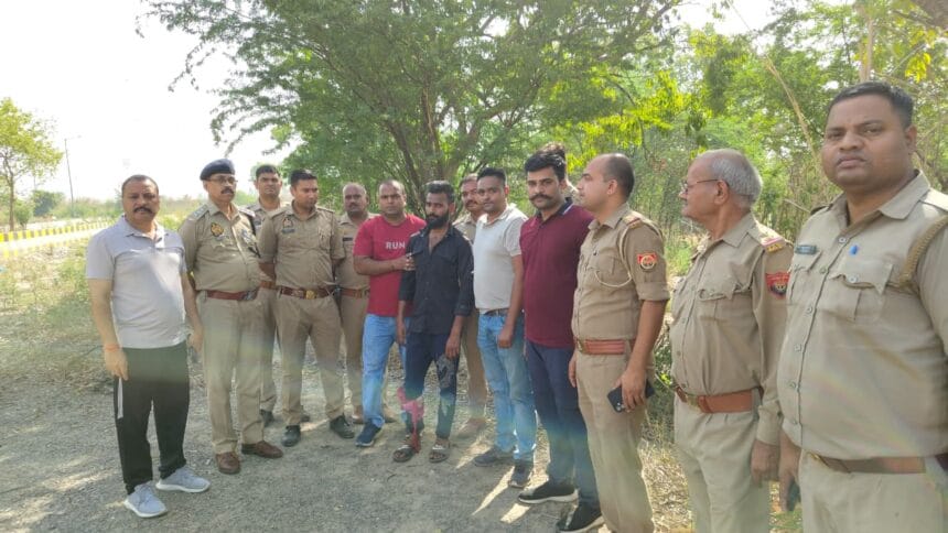 Greater Noida: किन्नर 'चांदनी' हत्याकांड का 48 घंटे में खुलासा: नॉलेज पार्क पुलिस मुठभेड़ में हत्यारा अभिषेक उर्फ मोना ढेर; पैर में लगी गोली