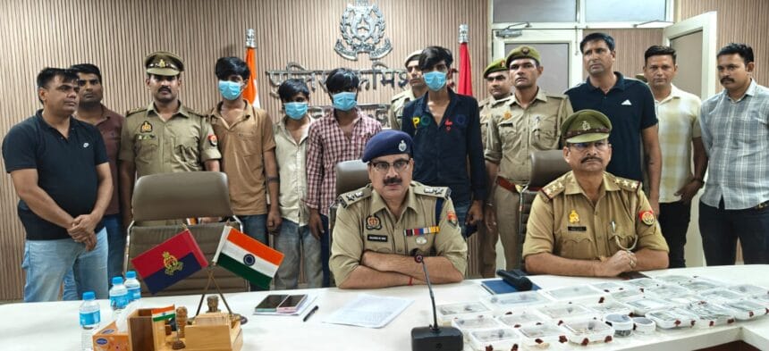 ग्रेटर नोएडा में बंद मकानों को निशाना बनाने वाले अंतर्राज्यीय चोर गिरोह का पर्दाफाश; ₹50 लाख के जेवरात व ऑटो सहित 4 शातिर गिरफ्तार