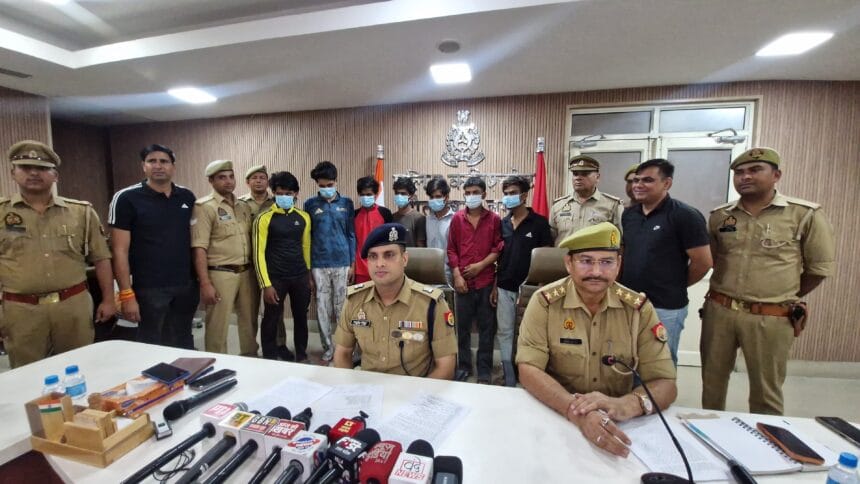 ग्रेटर नोएडा में सूरजपुर पुलिस का बड़ा एक्शन: रिश्तेदारी में सोने की चेन उड़ाने वाले और फैक्ट्रियों-दुकानों से कॉपर चुराने वाले 7 शातिर दबोचे