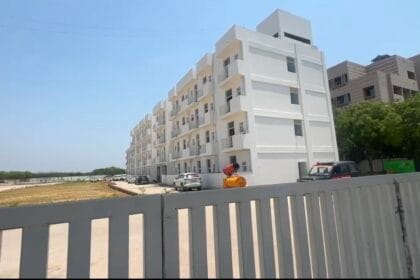 ग्रेटर नोएडा में डबल मर्डर से हड़कंप: निर्माणाधीन हॉस्टल में दो मजदूरों की गला रेतकर हत्या; मेरठ के रहने वाले थे मृतक