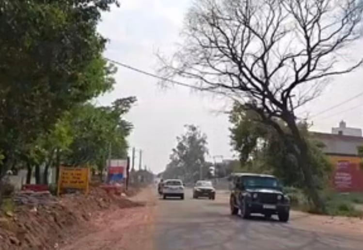 बुलंदशहर से नोएडा एयरपोर्ट का सफर होगा आसान: बिलासपुर-जेवर मार्ग का चौड़ीकरण शुरू; 10 मीटर चौड़ी सड़क पर भरेंगे फर्राटा