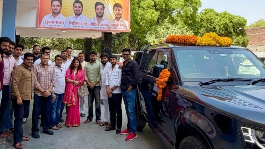 बिसरख में बृजभूषण शरण सिंह की बेटी शालिनी सिंह का भव्य स्वागत: शिव मंदिर में किया जलाभिषेक; सरकारी स्कूल के बच्चों को बांटे स्मार्ट बोर्ड