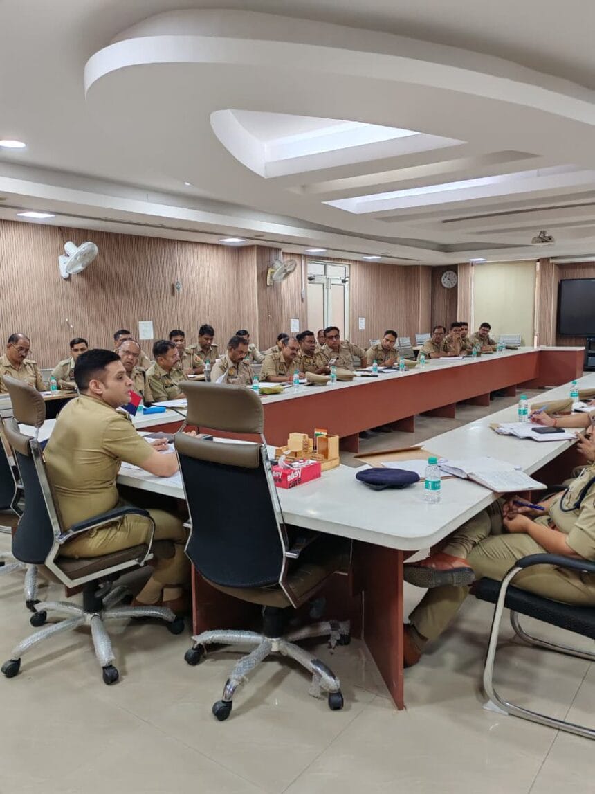 ग्रेटर नोएडा: पेंडिंग केसों को 60 से 90 दिन में निपटाएं, लापता लोगों के लिए बनाएं स्पेशल टीम; एडीसीपी स्वतंत्र कुमार सिंह का सख्त निर्देश