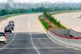 Greater Noida: 6 साल का इंतजार खत्म! 15 जून से खुलेगा तिलपता और मकोड़ा 130 मीटर रोड का नया फ्लाईओवर; 8 डेडलाइन टूटने के बाद ग्रेटर नोएडा वेस्ट से ईस्ट जाना होगा आसान