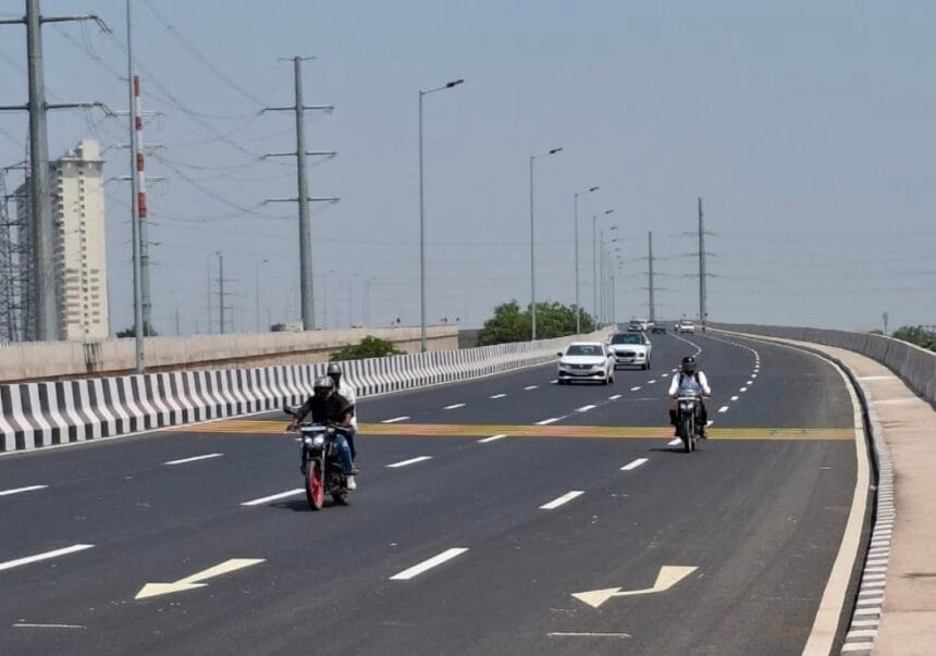 ग्रेटर नोएडा को बड़ी सौगात: 130 मीटर रोड पर तिलपता रेलवे ओवरब्रिज शुरू, जाम से मिली मुक्ति; नोएडा एयरपोर्ट जाना भी हुआ आसान