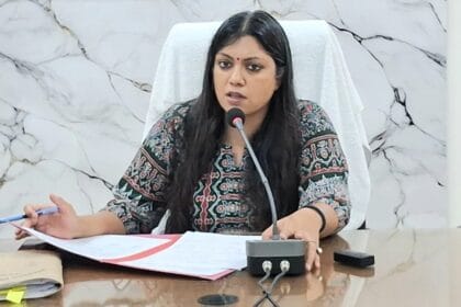 गौतमबुद्धनगर: DM मेधा रूपम का बड़ा एक्शन, 3 करोड़ की सरकारी जमीन हड़पने वाली महिला लेखपाल सस्पेंड