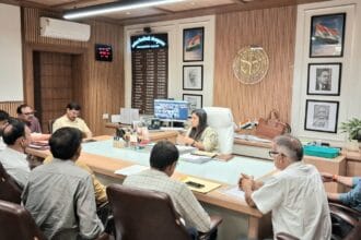गौतमबुद्ध नगर: उद्यमियों की समस्याओं पर DM का एक्शन प्लान: औद्योगिक क्षेत्रों के संयुक्त निरीक्षण के निर्देश, लापरवाही पर कड़ा रुख