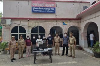 ग्रेटर नोएडा: अमेरिकी नागरिकों को चूना लगाने वाले 'हाईटेक' गिरोह का पर्दाफाश, चेरी काउंटी सोसाइटी से 4 युवतियों समेत 6 गिरफ्तार