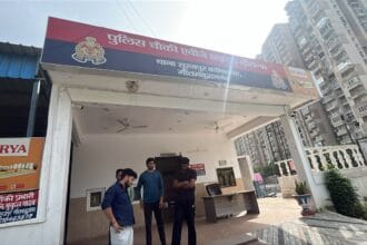 ग्रेटर नोएडा: डेल्टा-3 में स्कॉर्पियो कार के अंदर खून से लथपथ मिला युवक का शव, तमंचा बरामद |