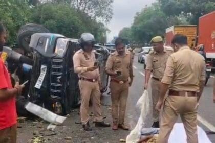 नोएडा में तेज रफ्तार ब्लैक स्कॉर्पियो का कहर: सब्जी के लोडर और बाइक में मारी जोरदार टक्कर, दो की मौत, 5 गंभीर घायल