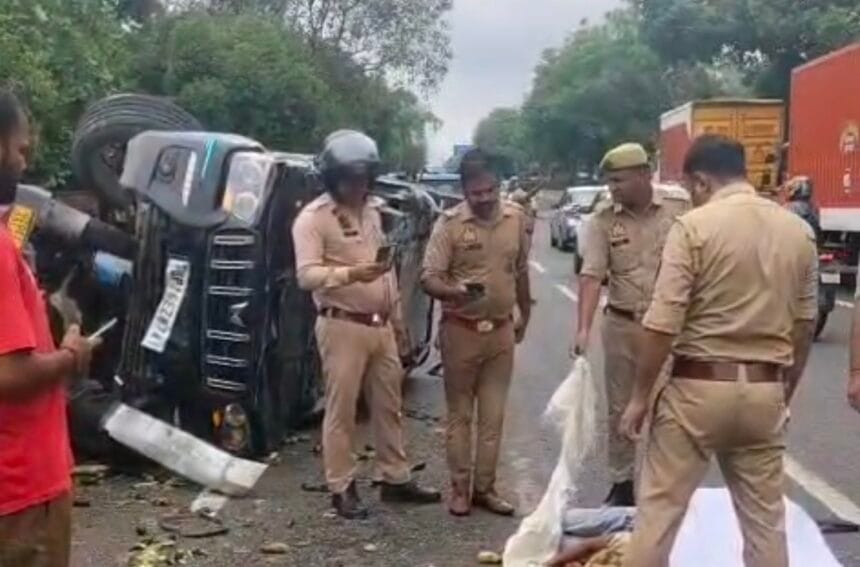 नोएडा में तेज रफ्तार ब्लैक स्कॉर्पियो का कहर: सब्जी के लोडर और बाइक में मारी जोरदार टक्कर, दो की मौत, 5 गंभीर घायल