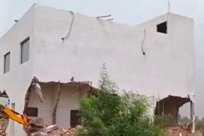 ग्रेटर नोएडा: यमुना प्राधिकरण का बुलडोजर एक्शन! चपरगढ़ में ₹250 करोड़ की 50,000 वर्ग मीटर सरकारी जमीन कब्जा मुक्त