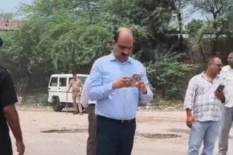 यमुना प्राधिकरण का महा-एक्शन: अलीगढ़ के टप्पल में ₹450 करोड़ की जमीन से हटा अवैध कब्जा, 'हरित वाटिका' समेत कई कॉलोनियों पर चला बुलडोजर