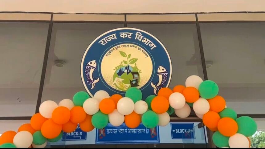 नोएडा: शिकायतों और विवादों के बाद हटाए गए राज्य कर के अपर आयुक्त संदीप भगिया, IAS परीक्षित खटाना को मिली कमान