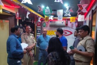 कोचिंग सेंटरों पर 'फायर' एक्शन: ग्रेटर नोएडा में 11 संस्थानों पर चली संयुक्त टीम की जांच; सोमवार तक का अल्टीमेटम, वरना होंगे सील!