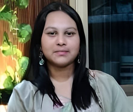 नोएडा के बरौला गांव पास PG में असम की 19 वर्षीय युवती की बेरहमी से हत्या; बंद कमरे में मिला लहूलुहान शव, बीटेक पास आरोपी फरार